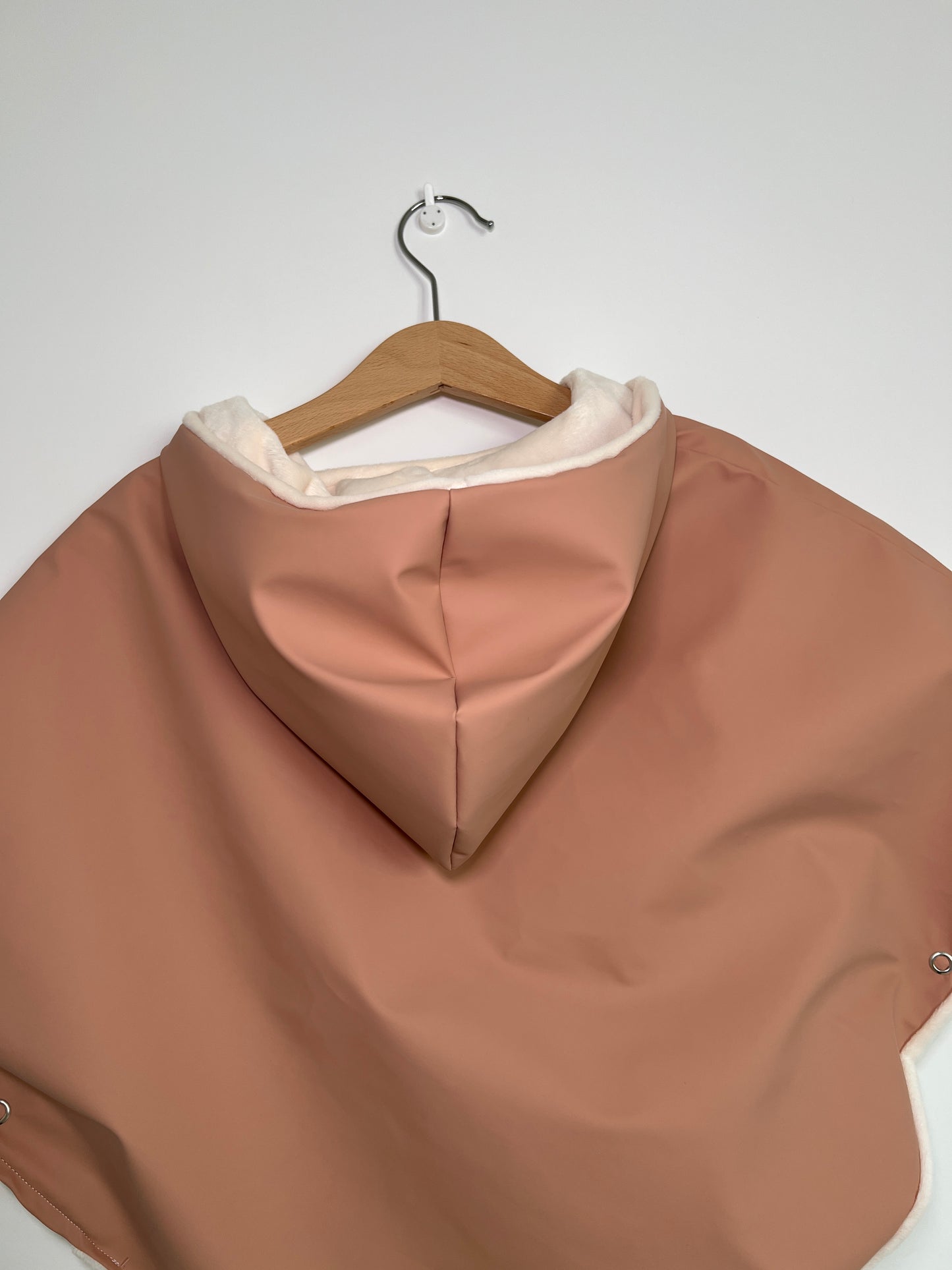 Cape de pluie Rose en stock