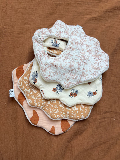 Bavoirs bandanas fleurs pour bébé personnalisable